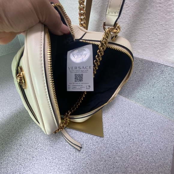 NWOT Versace Cream and Gold Quilted Crossbody/Shoulder Bag - Picture 5 of 14